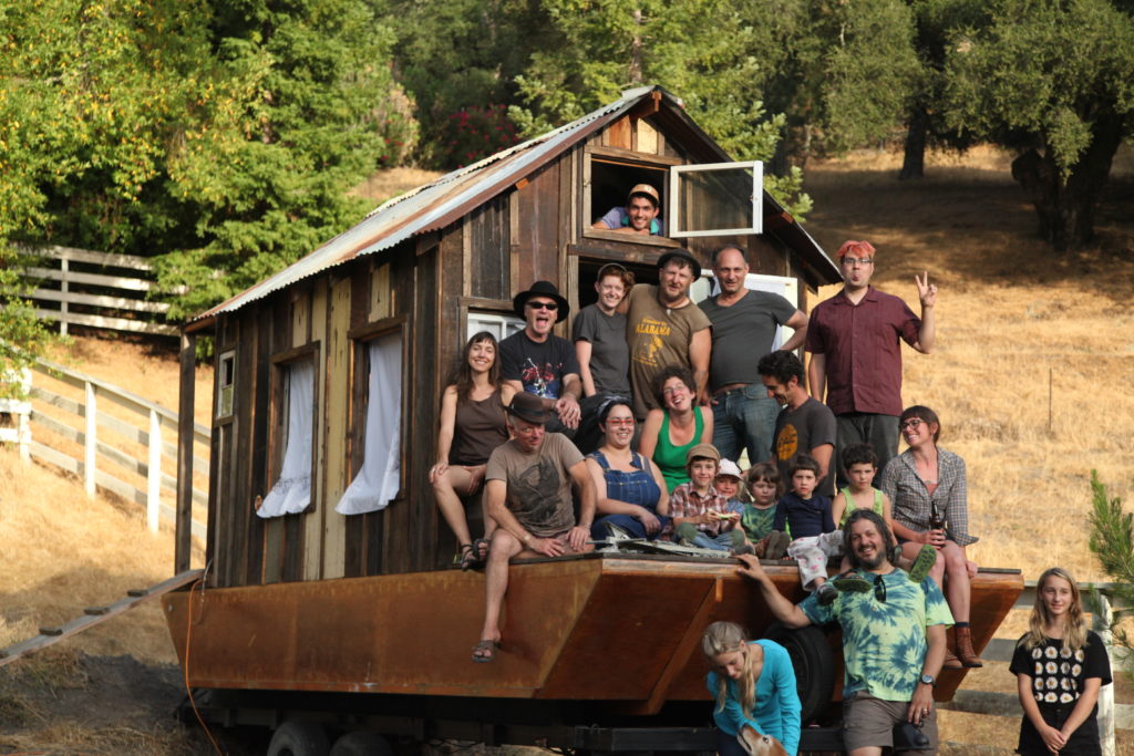 Friends helps build the Shantyboat Dotty over two years